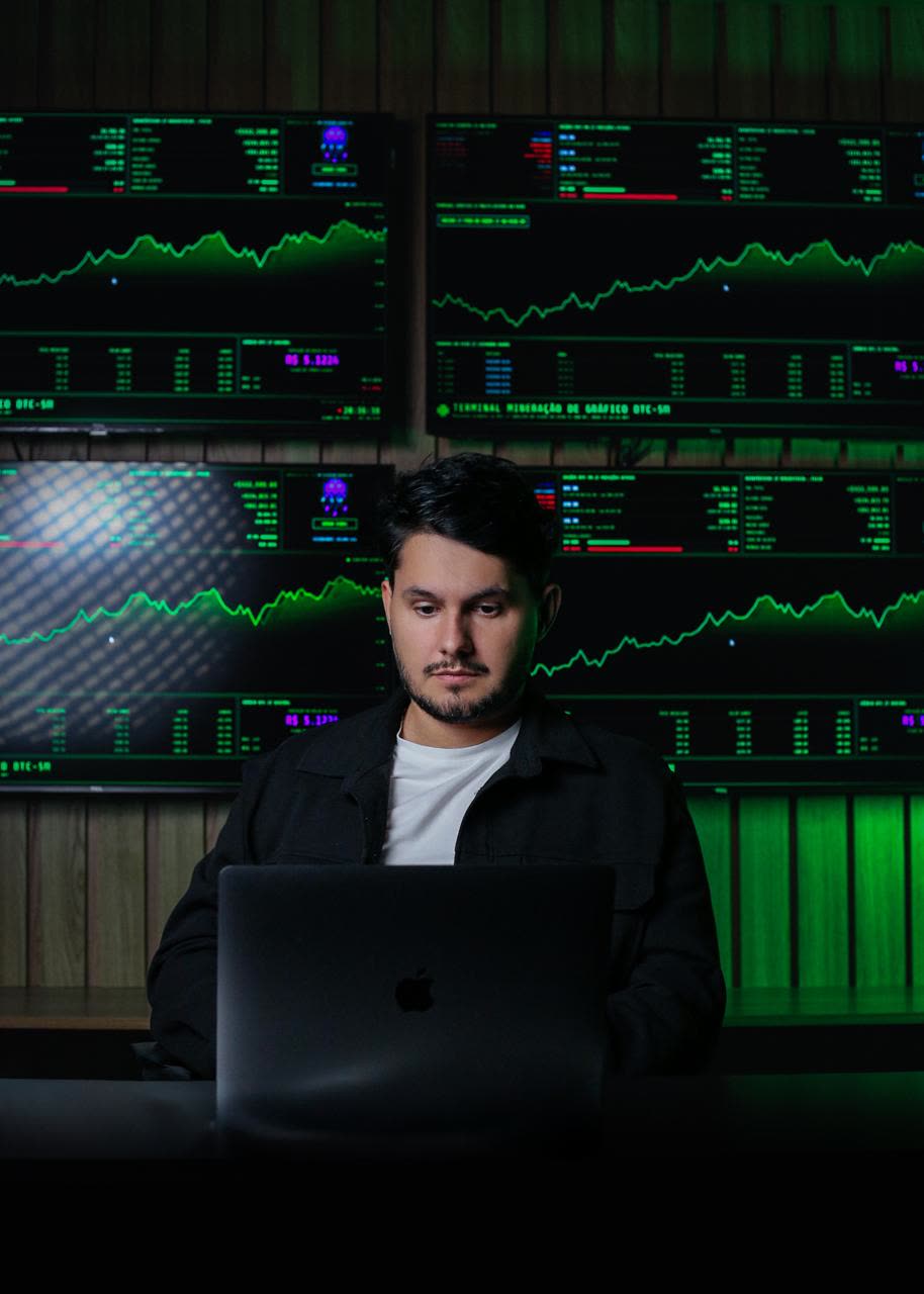 PH Trader na mesa de operações